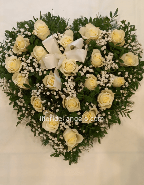 Cuore di rose bianche