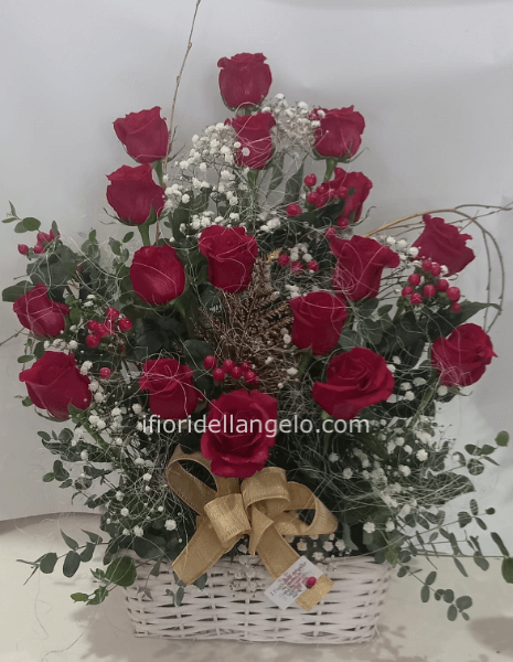 COMPOSIZIONE DI ROSE IN CESTO
