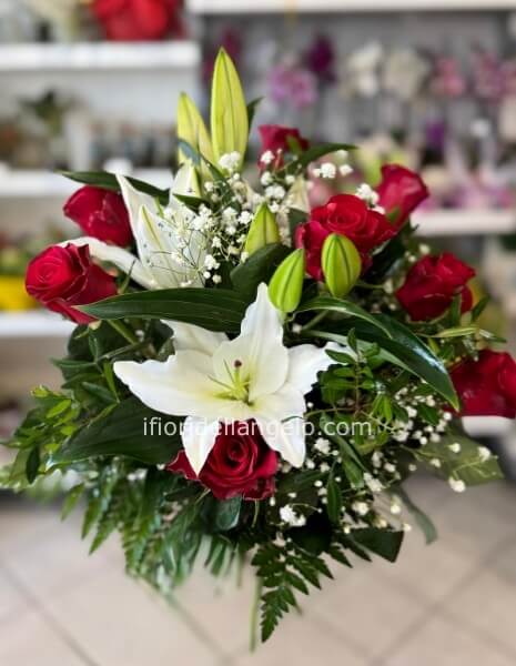 Bouquet di rose e fiori bianchi small