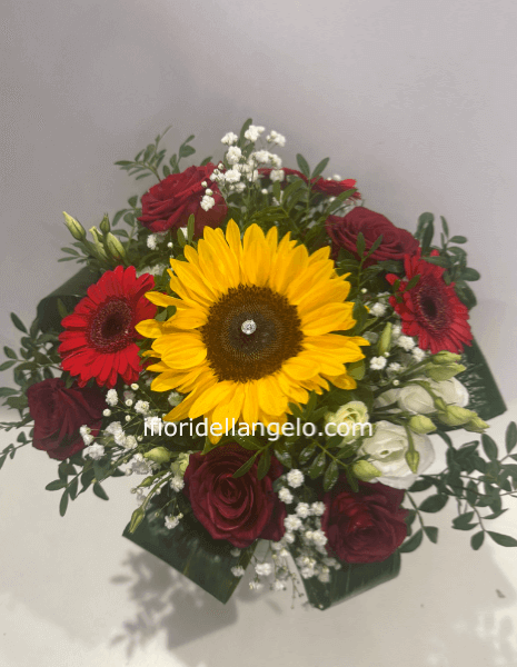 BOUQUET GIRASOLE E ROSE ROSSE