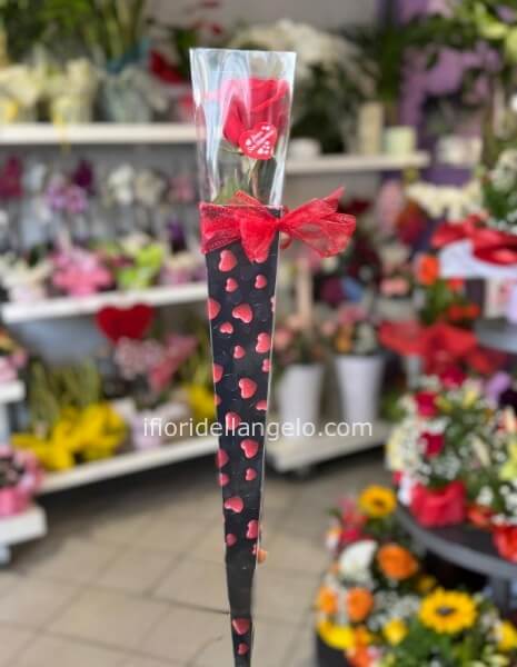 ROSA ROSSA IN CONO RIGIDO CUORI