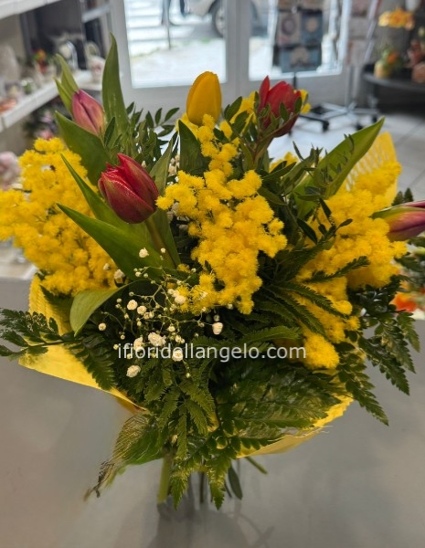 BOUQUET DI TULIPANI E MIMOSA